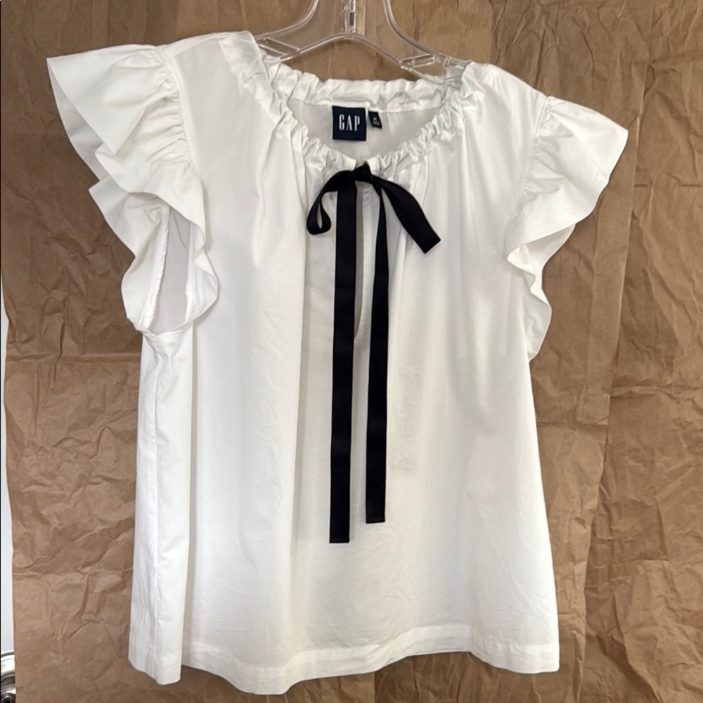 GAP White Sleeveless Ruffled Blouse with Tie Front Collar